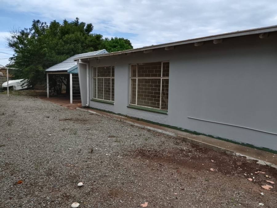 5 Bedroom Property for Sale in Roosheuwel North West